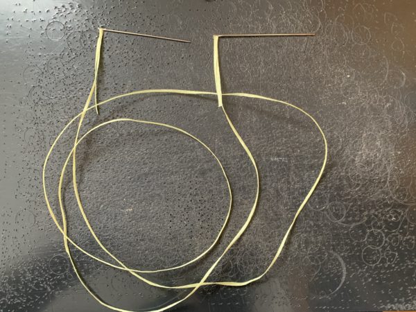 糸を針に通す　写真4