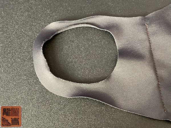 ミズノマスク　ブレスサーモマウスカバー　耳部分生地のヘタれ　写真